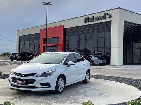 Used 2017 Chevrolet Cruze LT w/ Convenience Package image 1