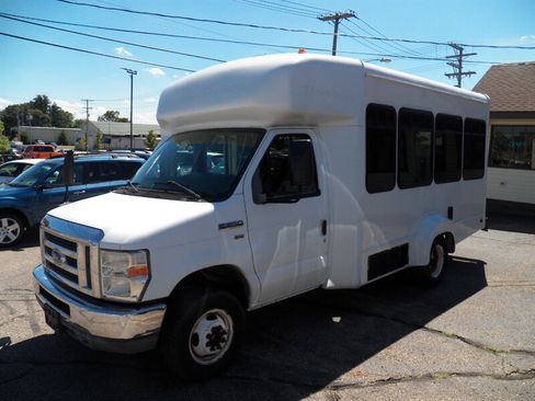 Used 2011 Ford E-350 and Econoline 350 Super Duty w/ Shuttle Bus Prep Pkg RWD image 4