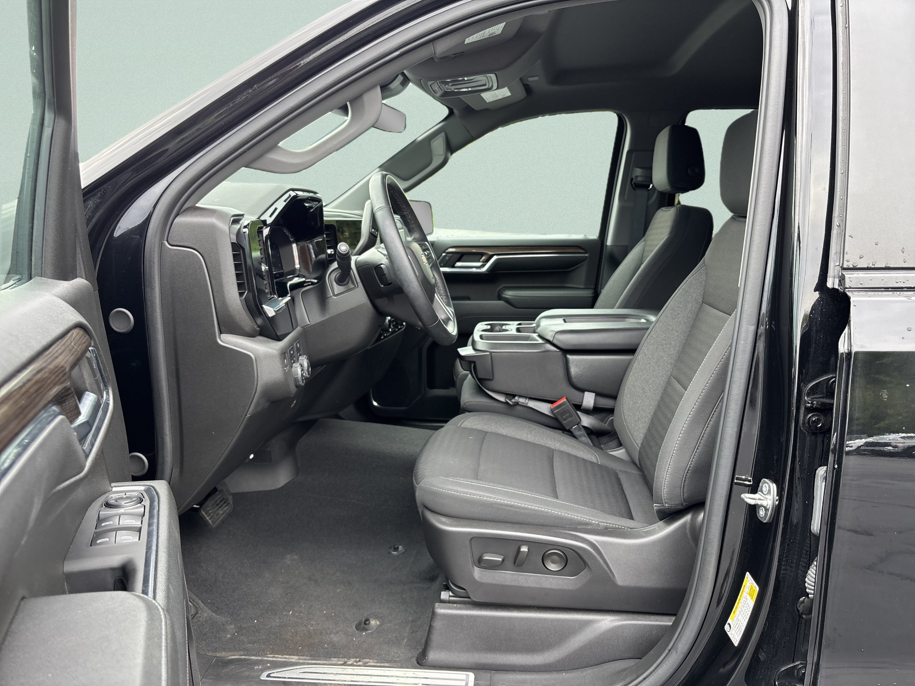 Used 2024 Chevrolet Silverado 1500 LT AWD/4WD image 10