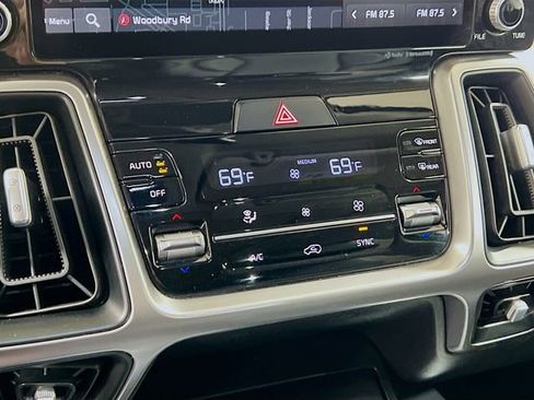 Certified 2022 Kia Sorento S w/ Panoramic Sunroof Package image 16
