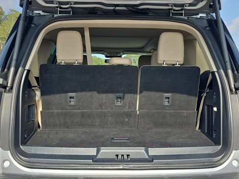 Used 2024 Ford Expedition Limited image 13