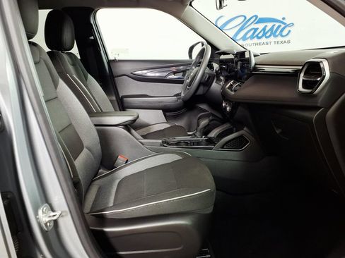 Used 2025 Chevrolet TrailBlazer LT FWD image 12