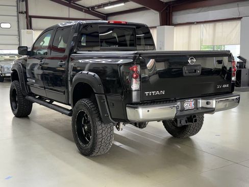 Used 2015 Nissan Titan SV w/ SV Value Truck Package AWD/4WD image 4