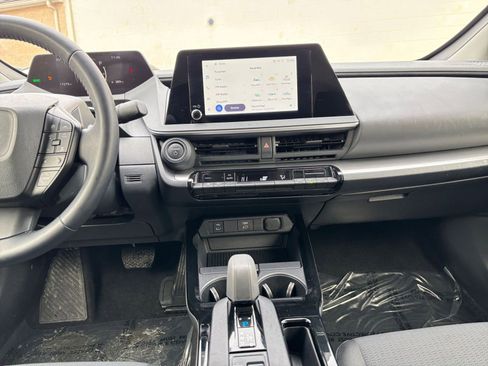 Used 2025 Toyota Prius LE image 18