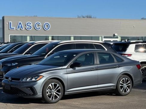 Used 2025 Volkswagen Jetta Sport image 1