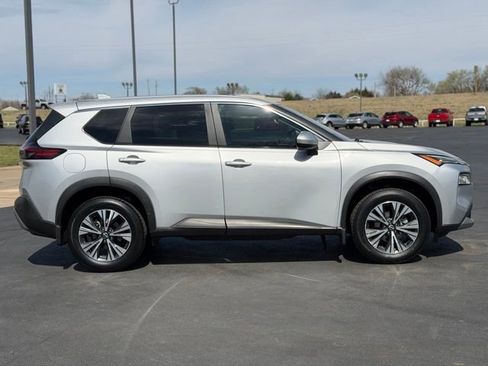 Used 2023 Nissan Rogue SV FWD image 8