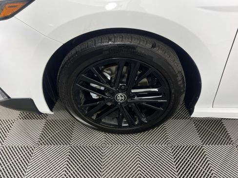 Used 2025 Toyota Camry SE image 27