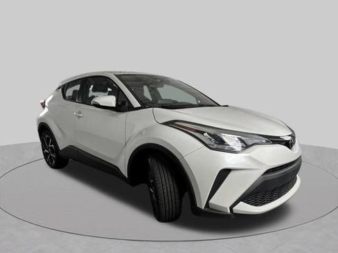 Used 2022 Toyota C-HR XLE FWD image 4