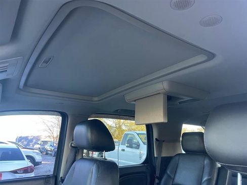 Used 2011 GMC Yukon Denali image 9