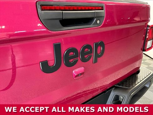 Used 2024 Jeep Gladiator Sport AWD/4WD image 25