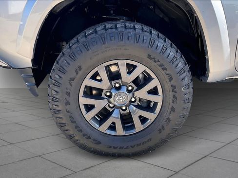 Used 2021 Toyota Tacoma SR5 image 9