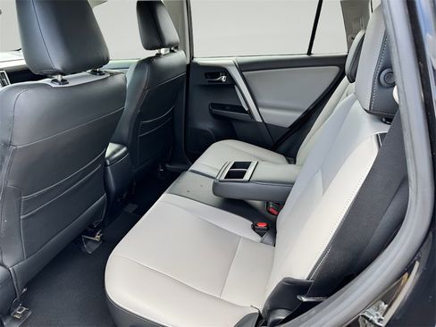 Used 2018 Toyota RAV4 XLE image 30