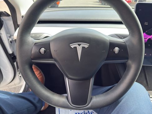 Used 2021 Tesla Model 3 Performance image 8