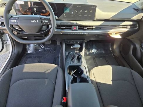 New 2026 Kia K4 FWD image 27