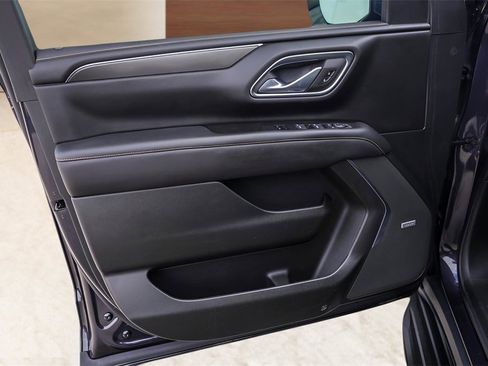 Used 2023 GMC Yukon XL AT4 w/ Technology Package image 28