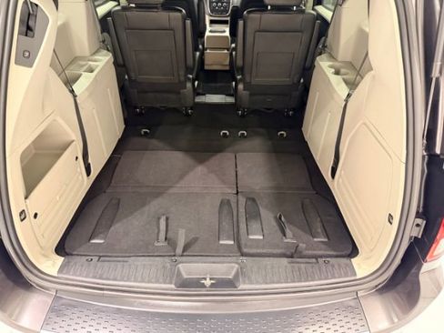 Used 2019 Dodge Grand Caravan SXT image 16