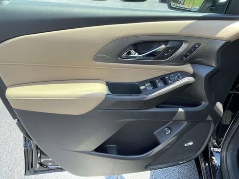 Certified 2022 Chevrolet Traverse Premier FWD image 16