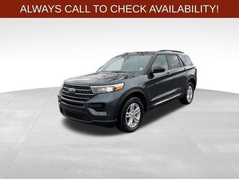 Used 2022 Ford Explorer XLT image 3