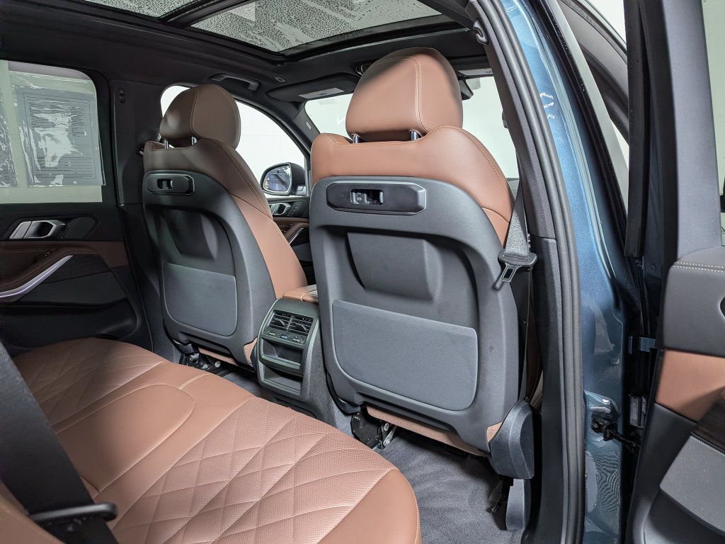 Used 2025 BMW X5 xDrive50e w/ Premium Package AWD/4WD image 45
