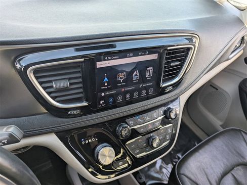 Used 2018 Chrysler Pacifica Limited w/ Advanced Safetytec Group image 23