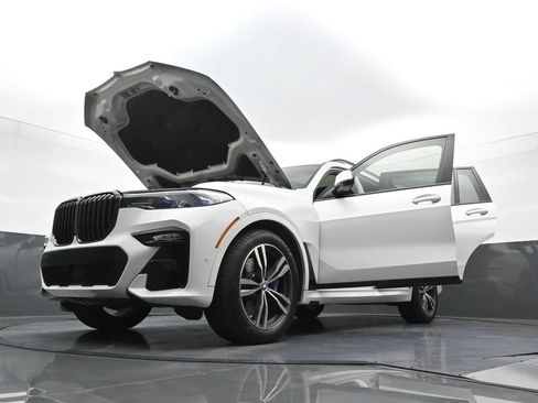 Used 2022 BMW X7 M50i w/ Dynamic Handling Package AWD/4WD image 41