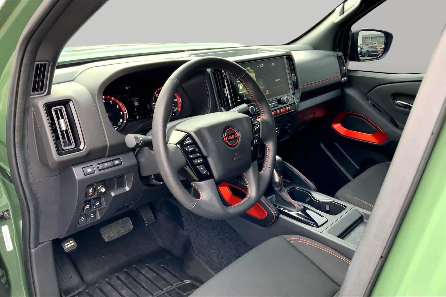 Used 2025 Nissan Frontier PRO-4X AWD/4WD image 15