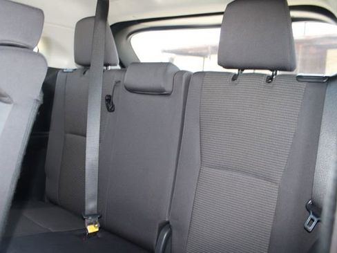 Used 2024 Toyota Highlander LE AWD/4WD image 39