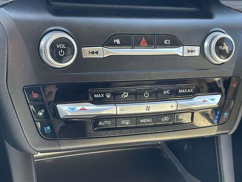 Used 2020 Ford Explorer Limited image 23