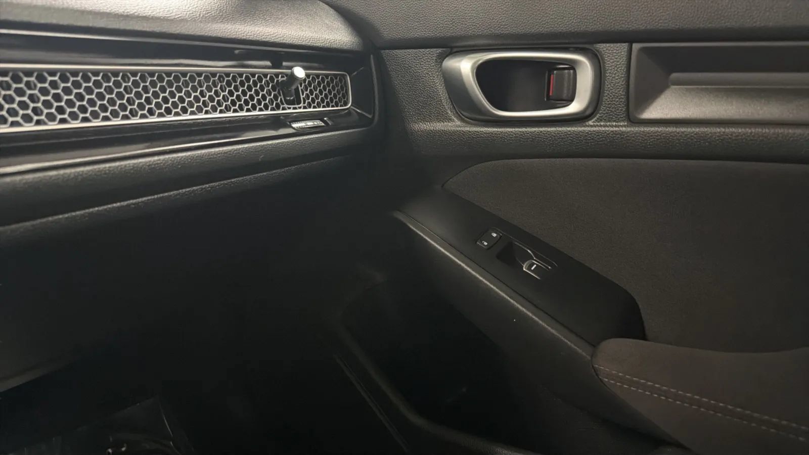 Used 2023 Honda Civic LX image 16