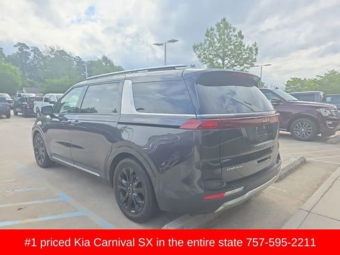 Used 2023 Kia Carnival SX FWD image 6