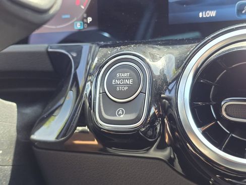 Used 2025 Mercedes-Benz GLA 250 image 22