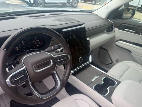 Used 2025 GMC Acadia Denali w/ Super Cruise Package FWD image 3