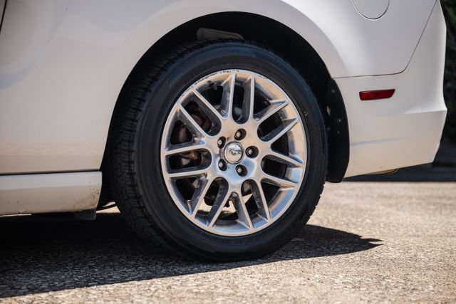 Used 2013 Ford Mustang Premium RWD image 37