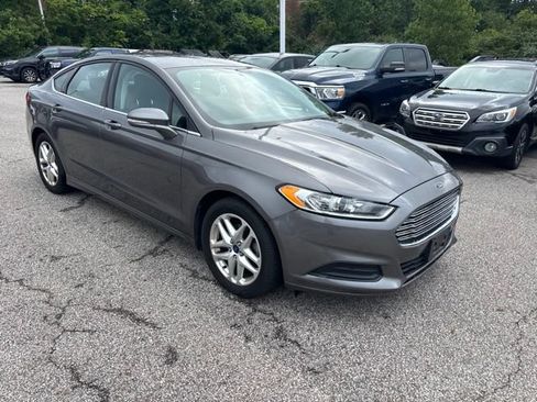 Used 2014 Ford Fusion SE FWD image 2