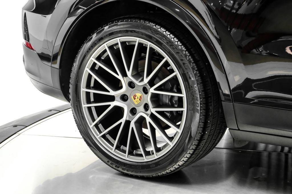 Used 2023 Porsche Cayenne S Platinum w/ Premium Package Plus AWD/4WD image 49
