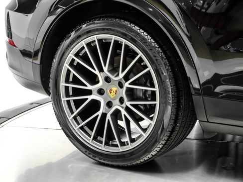 Used 2023 Porsche Cayenne S Platinum w/ Premium Package Plus AWD/4WD image 49