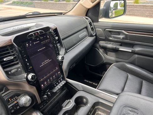 Used 2019 RAM 1500 Laramie AWD/4WD image 10