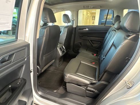 Used 2018 Volkswagen Atlas SEL w/ R-Line Package AWD/4WD image 23