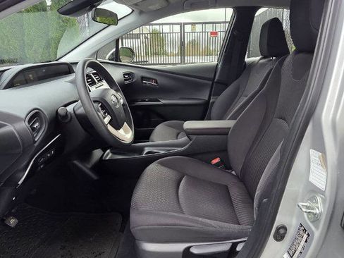 Used 2018 Toyota Prius Two 4dr Hatchback image 9