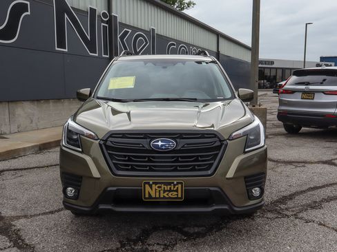 Used 2024 Subaru Forester Premium AWD/4WD image 2