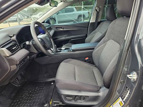 Used 2025 Toyota Camry LE w/ Convenience Package FWD image 15
