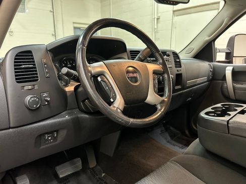 Used 2011 GMC Sierra 1500 SLE w/ SLE Preferred Package AWD/4WD image 10