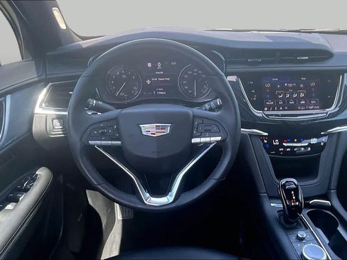Used 2024 Cadillac XT6 Premium Luxury w/ Technology Package FWD image 5