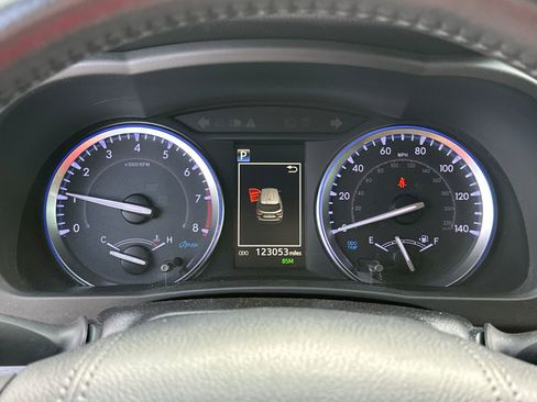 Used 2019 Toyota Highlander XLE FWD image 28