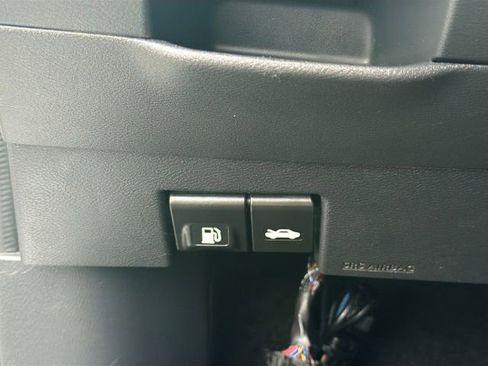 Used 2020 Nissan Kicks SV FWD image 10