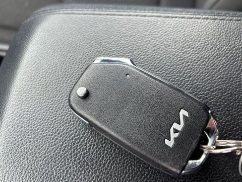 Used 2025 Kia Sportage LX FWD image 21