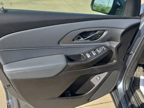 Used 2021 Chevrolet Traverse LT w/ LPO, Floor Liner Package image 19