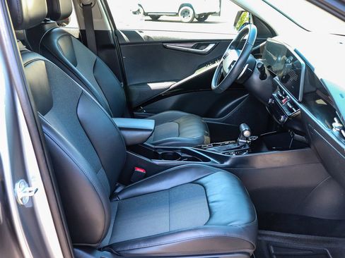 Used 2023 Kia Niro EX Touring FWD image 20