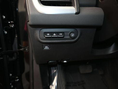 Used 2023 GMC Terrain SLT w/ Tech Package FWD image 12
