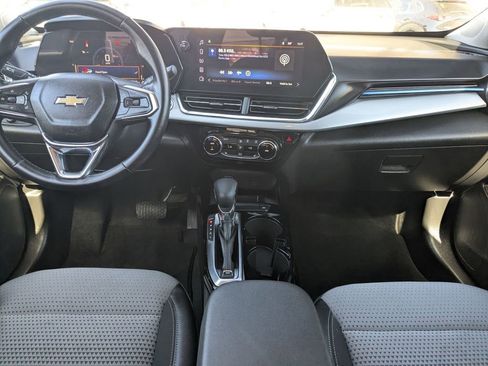 Used 2025 Chevrolet Trax LT w/ LT Convenience Package image 21